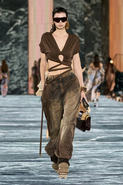 Look 77